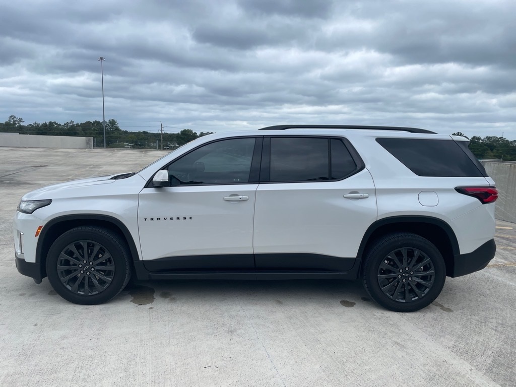 2023 Chevrolet Traverse RS photo 2