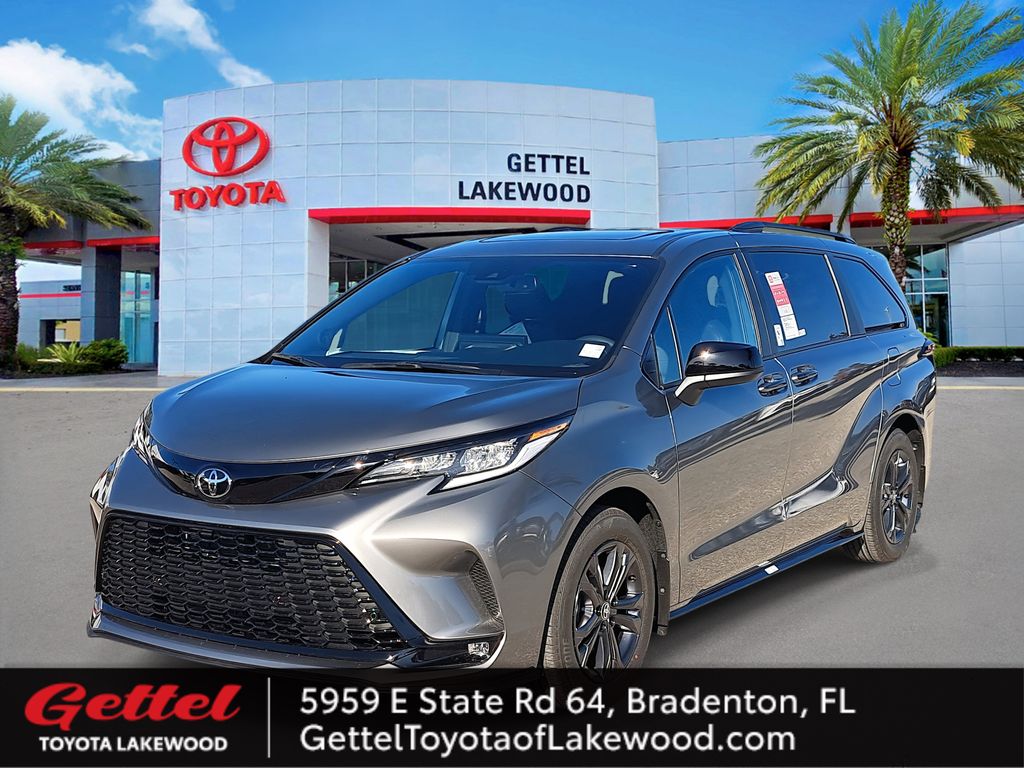 2026 Toyota Sienna XSE's photo
