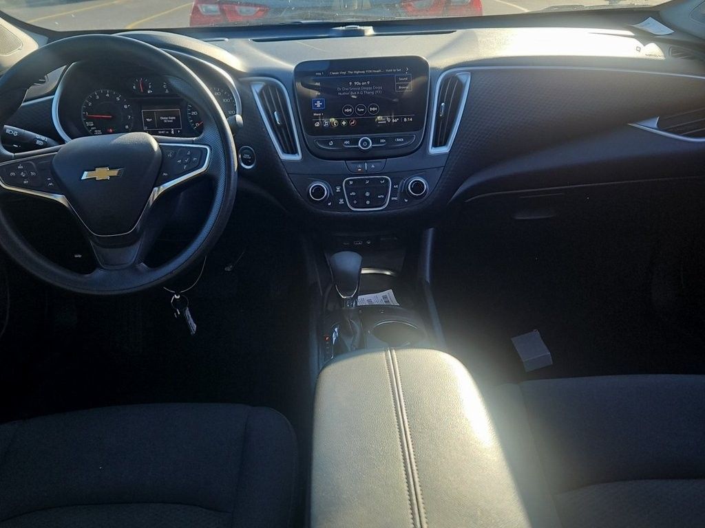 2024 Chevrolet Malibu 1LT photo 4