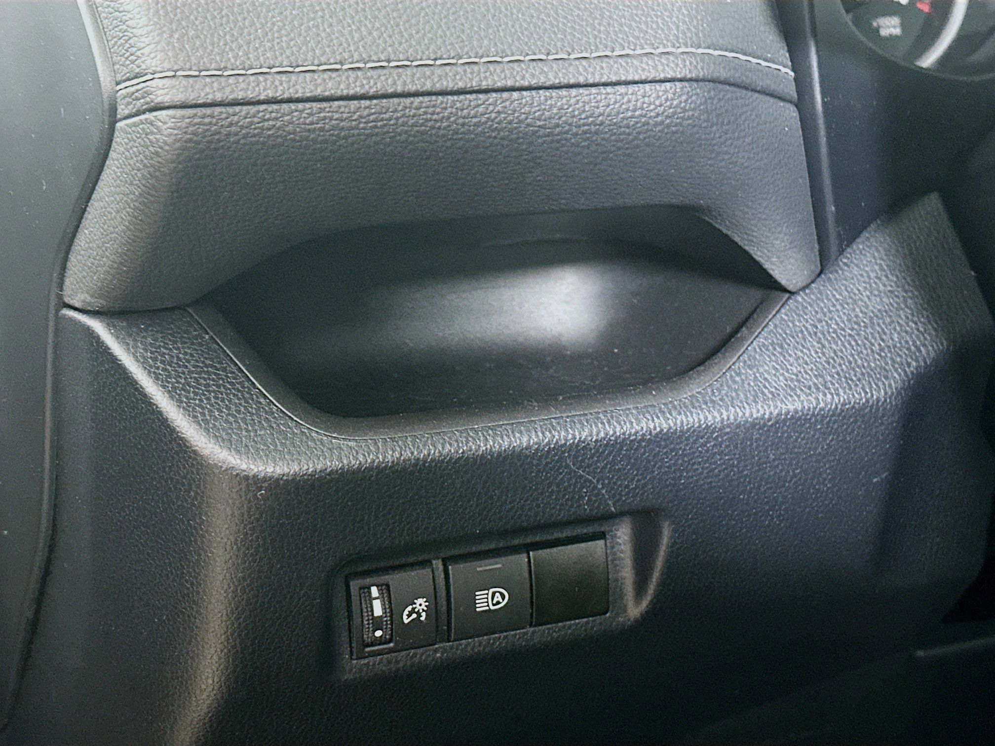 2021 Toyota RAV4 XLE photo 10