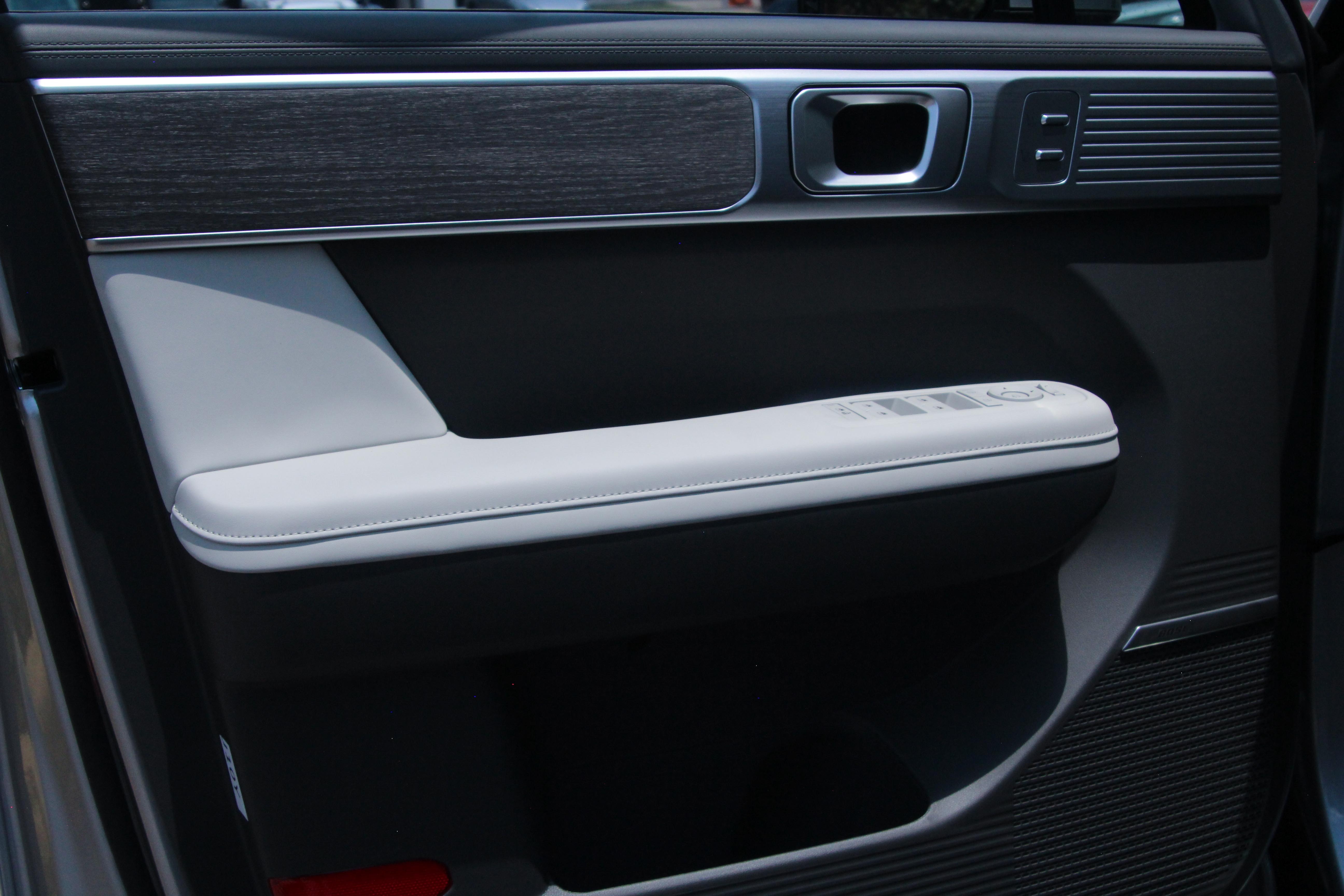 2026 Hyundai Santa Fe Calligraphy photo 4