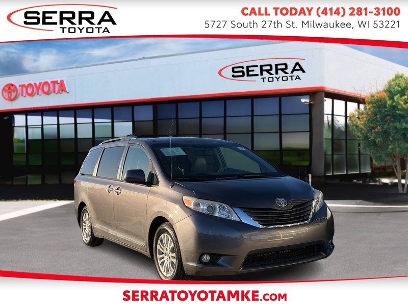 2014 Toyota Sienna XLE's photo