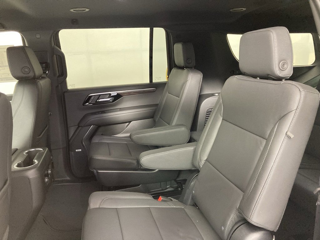 2026 Chevrolet Suburban Z71 photo 11