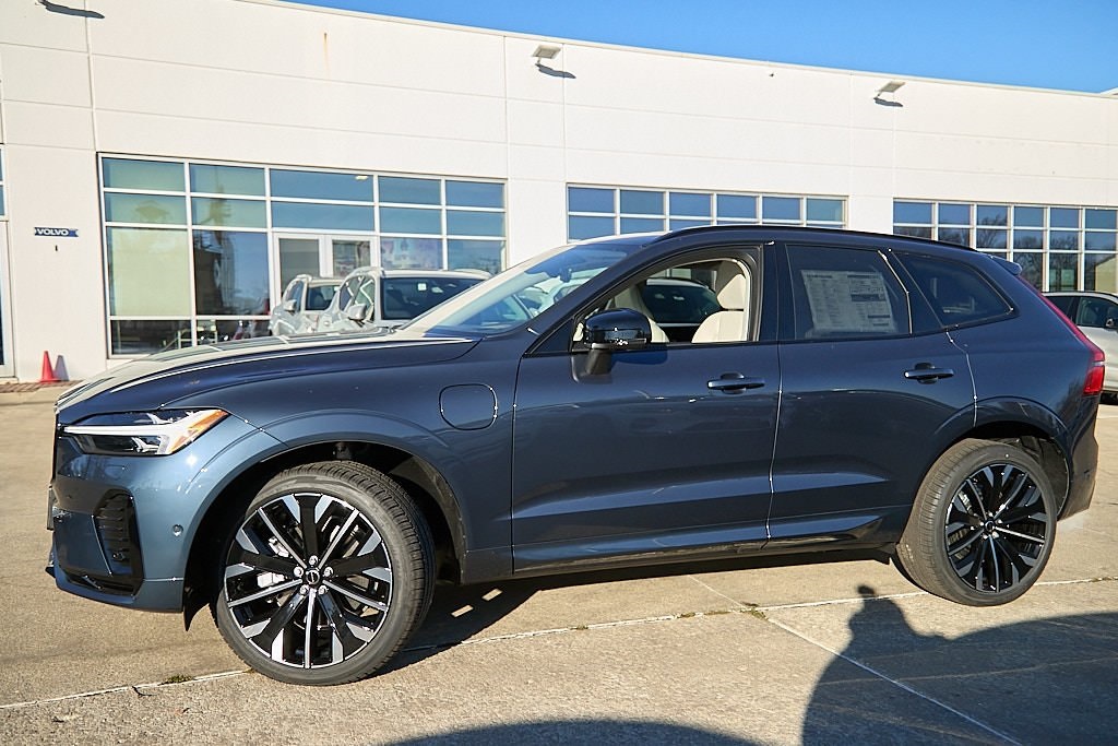 2026 VOLVO XC60 - Image 2