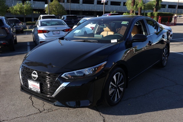 2025 Nissan Sentra SV photo 7