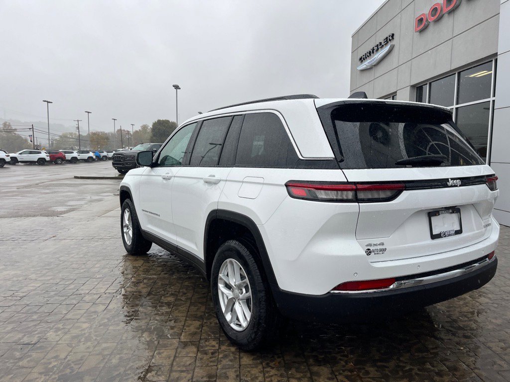 2025 Jeep Grand Cherokee Laredo Altitude photo 4