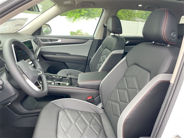 2025 Volkswagen Atlas Peak Edition SE Technology photo 2