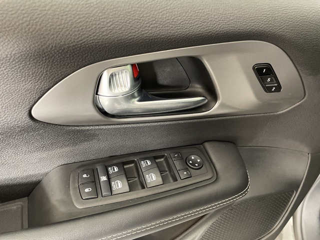 2025 Chrysler Pacifica photo 15