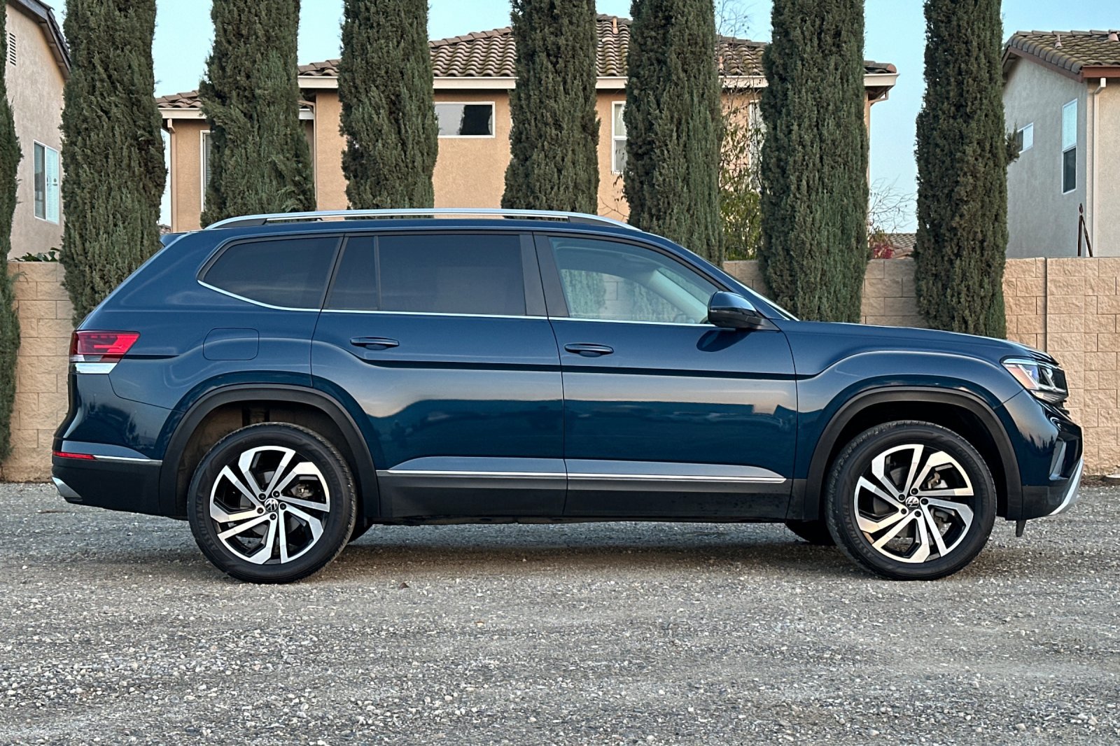 2022 Volkswagen Atlas V6 SEL photo 3