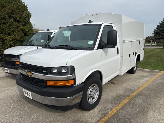 2025 Chevrolet Express Cutaway Base's photo
