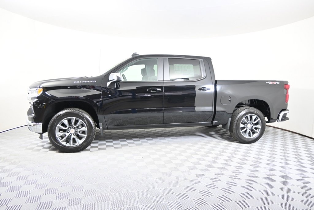 2025 Chevrolet Silverado 1500 LT photo 2