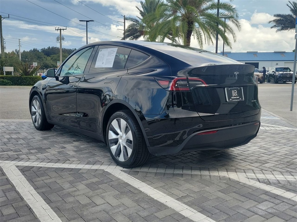 2024 Tesla Model Y Long Range photo 3