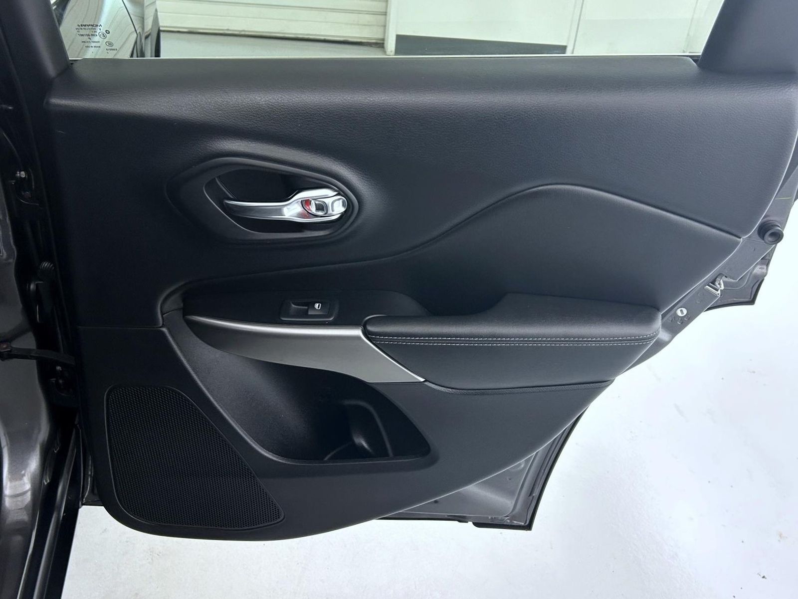 2019 Jeep Cherokee Limited photo 16