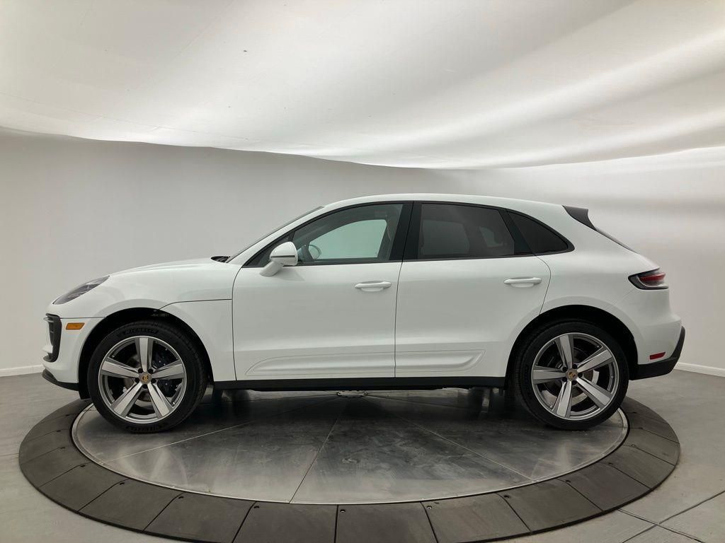 2025 Porsche Macan T photo 2