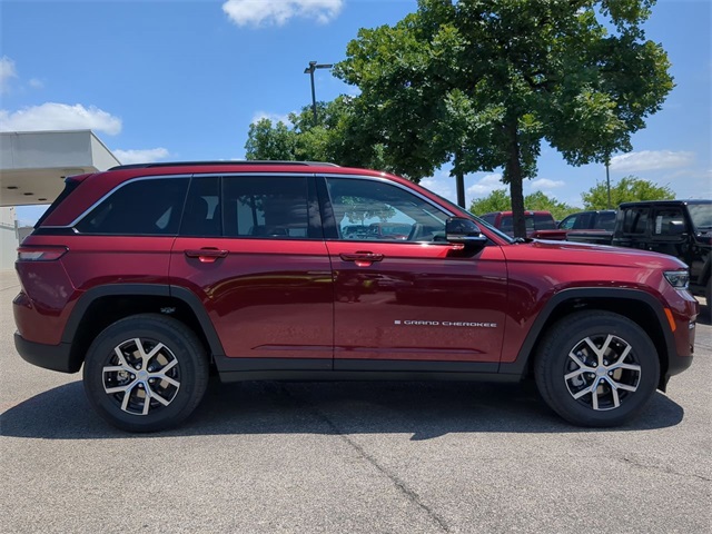 2025 Jeep Grand Cherokee Limited photo 3