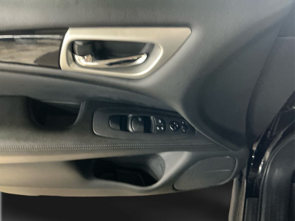 2020 Nissan Pathfinder S photo 18