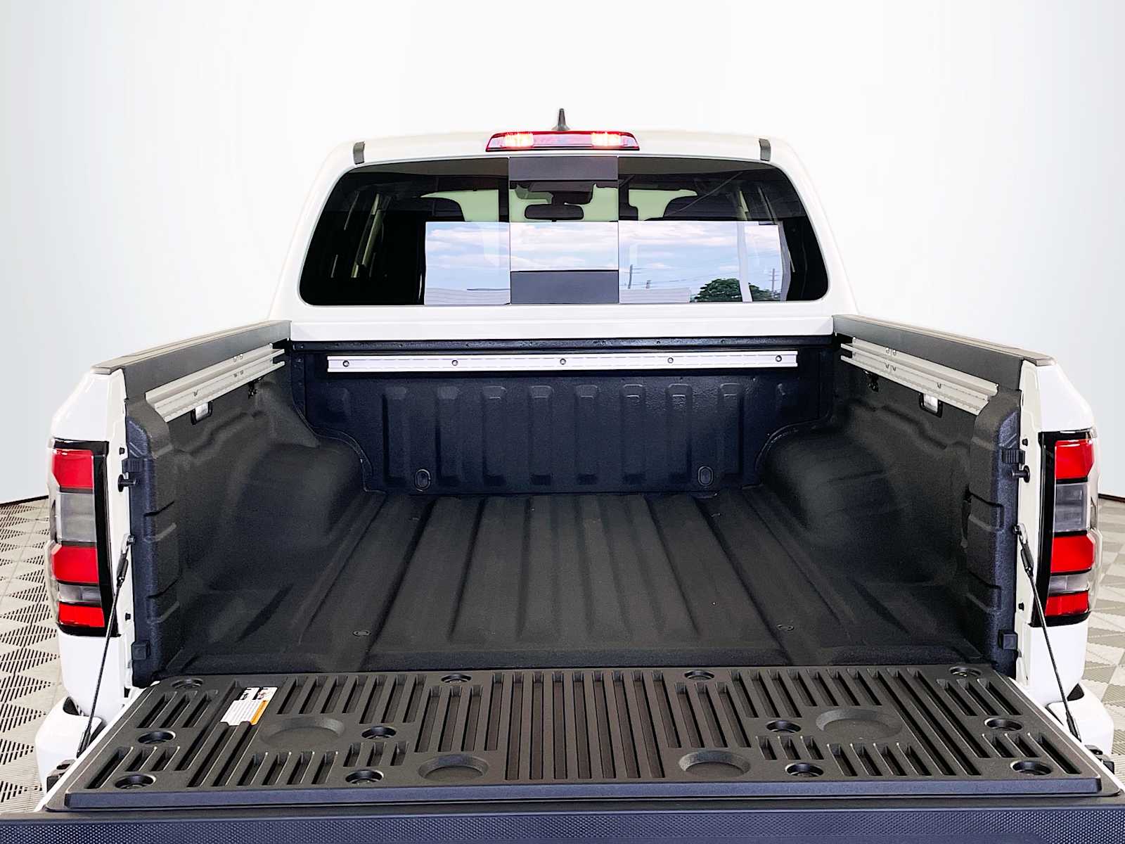 2025 Nissan Frontier SV Crew Cab photo 21