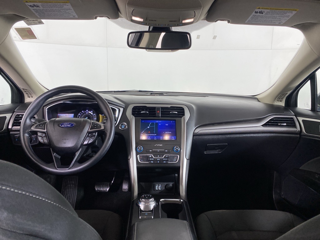 2020 Ford Fusion SE photo 2