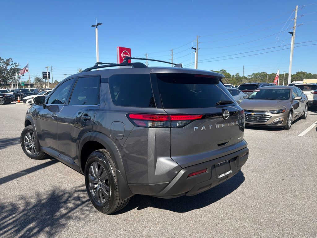 2025 Nissan Pathfinder SV photo 4