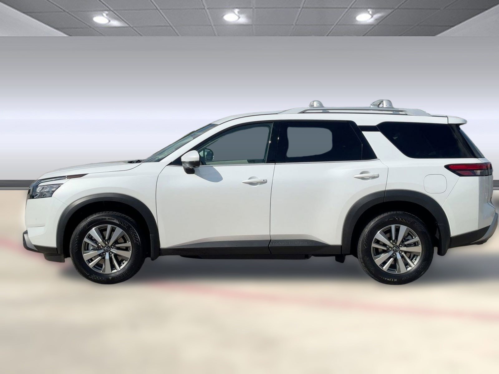2025 Nissan Pathfinder SL photo 2