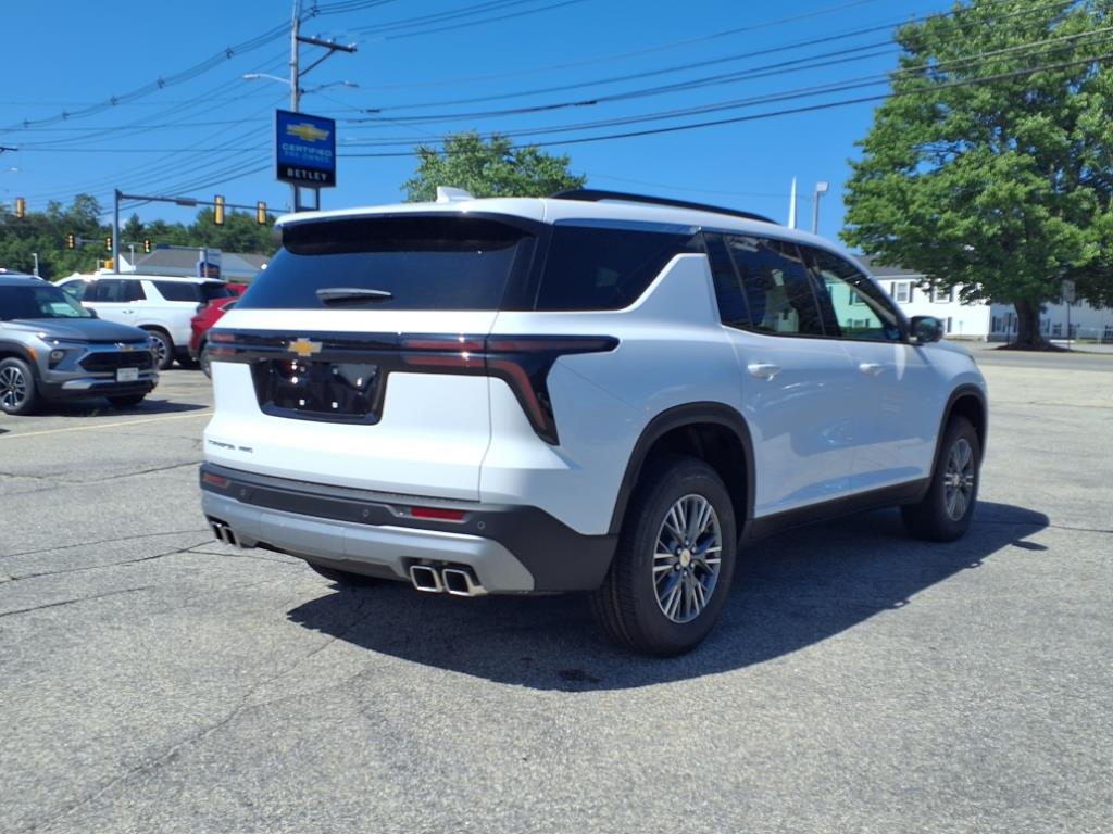 2025 Chevrolet Traverse photo 2