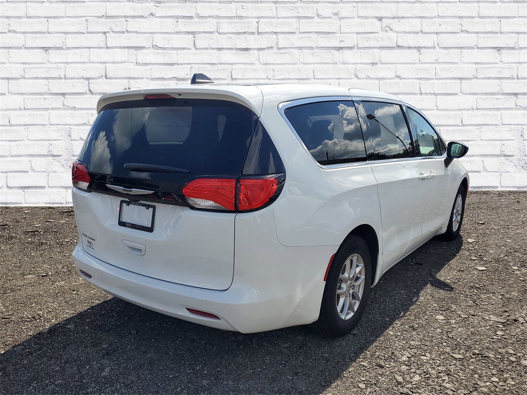 2024 Chrysler Voyager LX photo 2