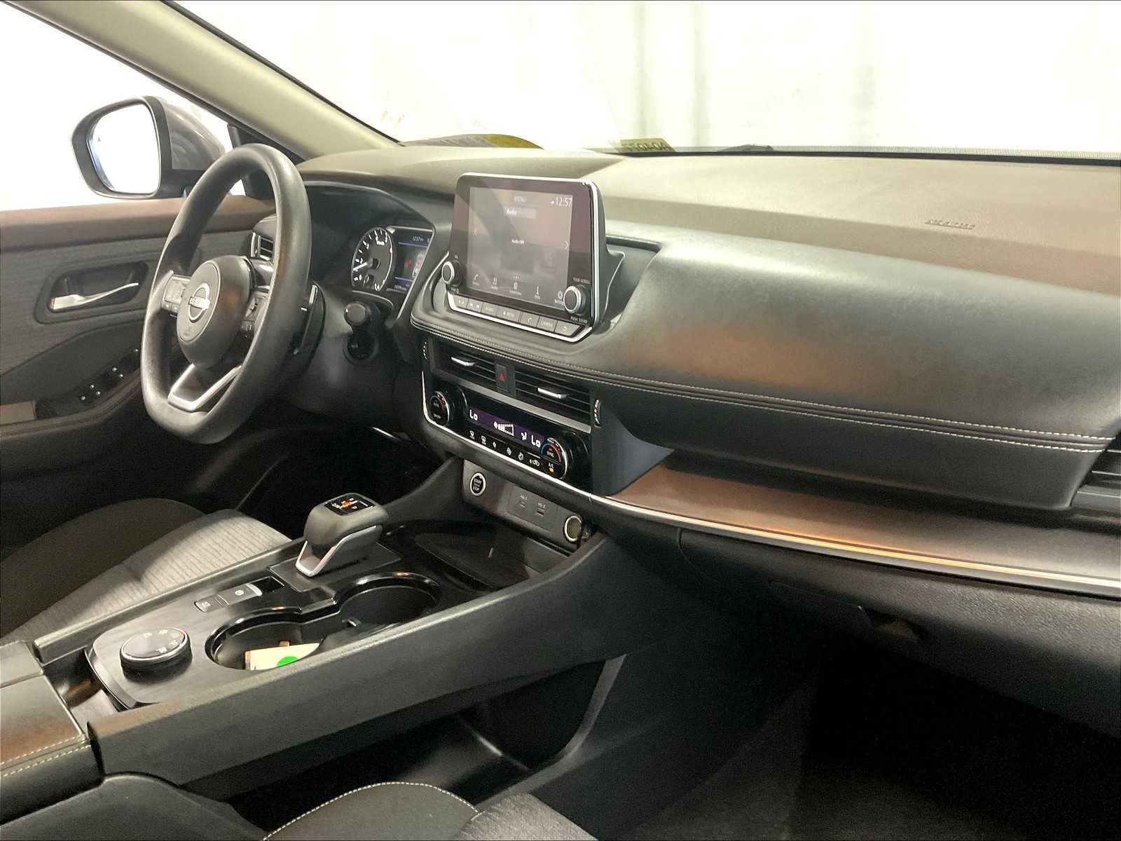 2023 Nissan Rogue SV photo 14