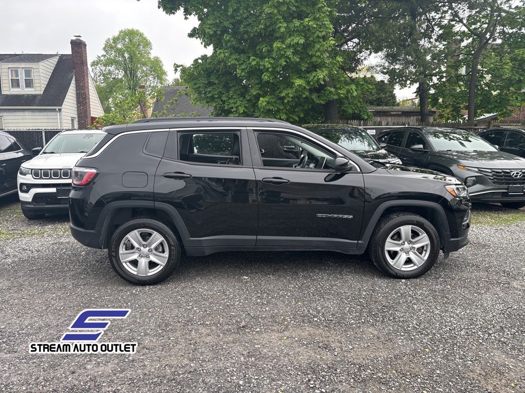 2022 Jeep Compass Latitude photo 6
