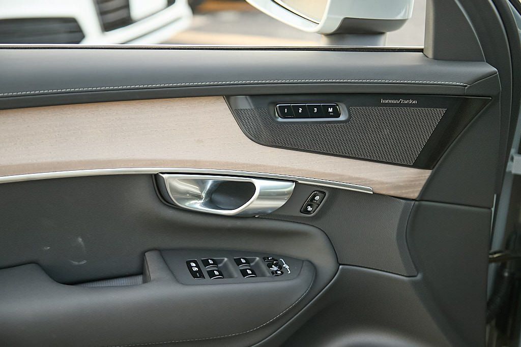 2026 VOLVO XC90 - Image 9