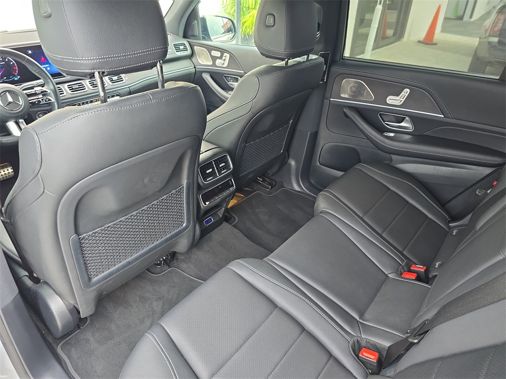 2025 Mercedes Benz GLS 450 4MATIC photo 13