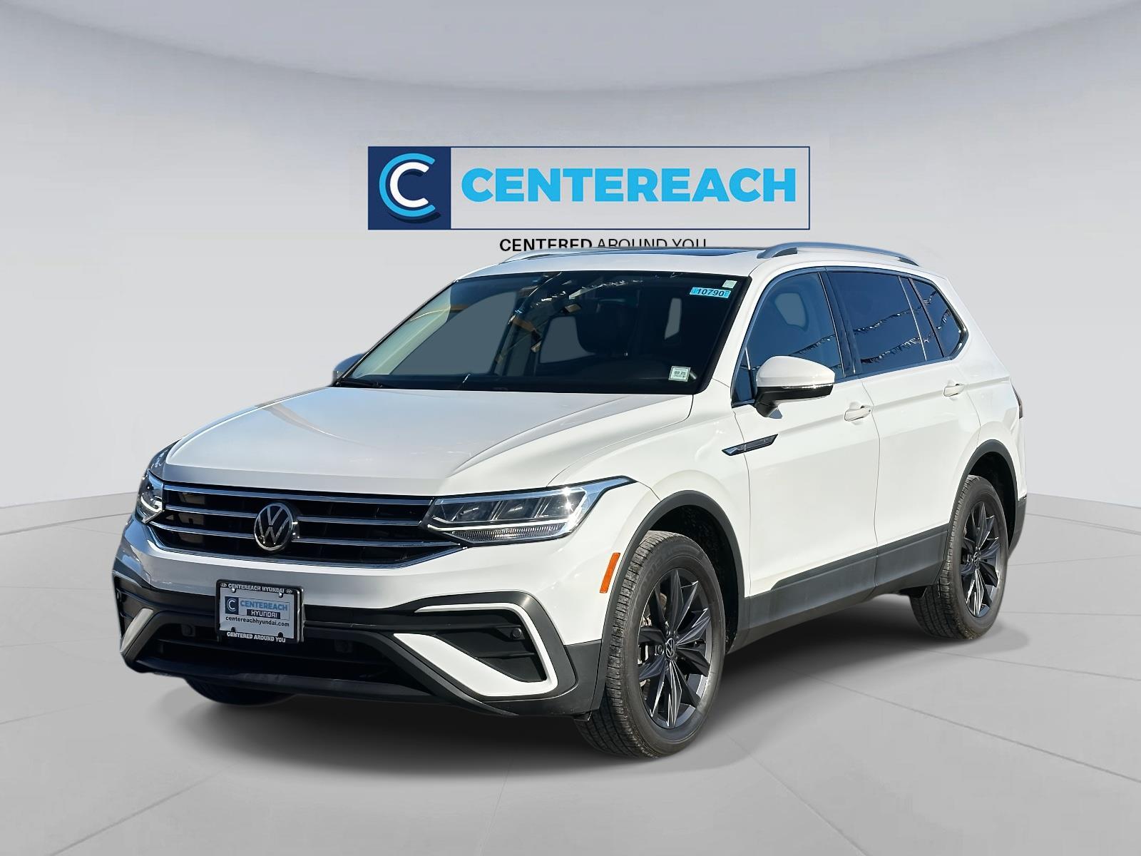 2022 Volkswagen Tiguan SE's photo