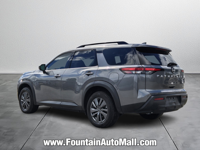 2023 Nissan Pathfinder SV photo 3