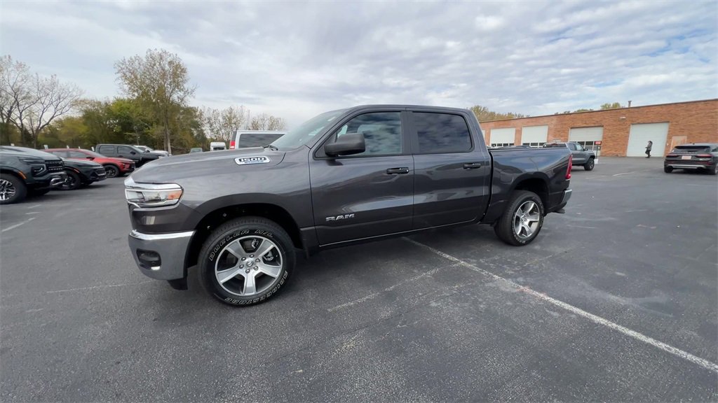 2025 Ram 1500 Tradesman photo 4
