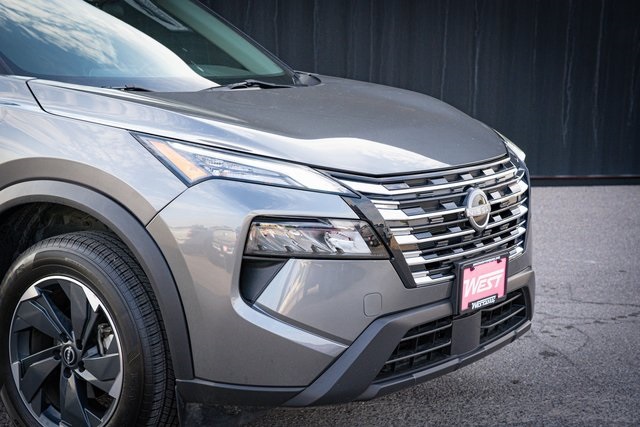 2024 Nissan Rogue SV photo 3
