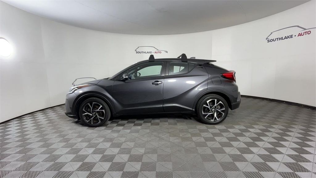 2021 Toyota C-HR LE photo 4