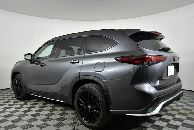 2024 Toyota Highlander LE photo 12