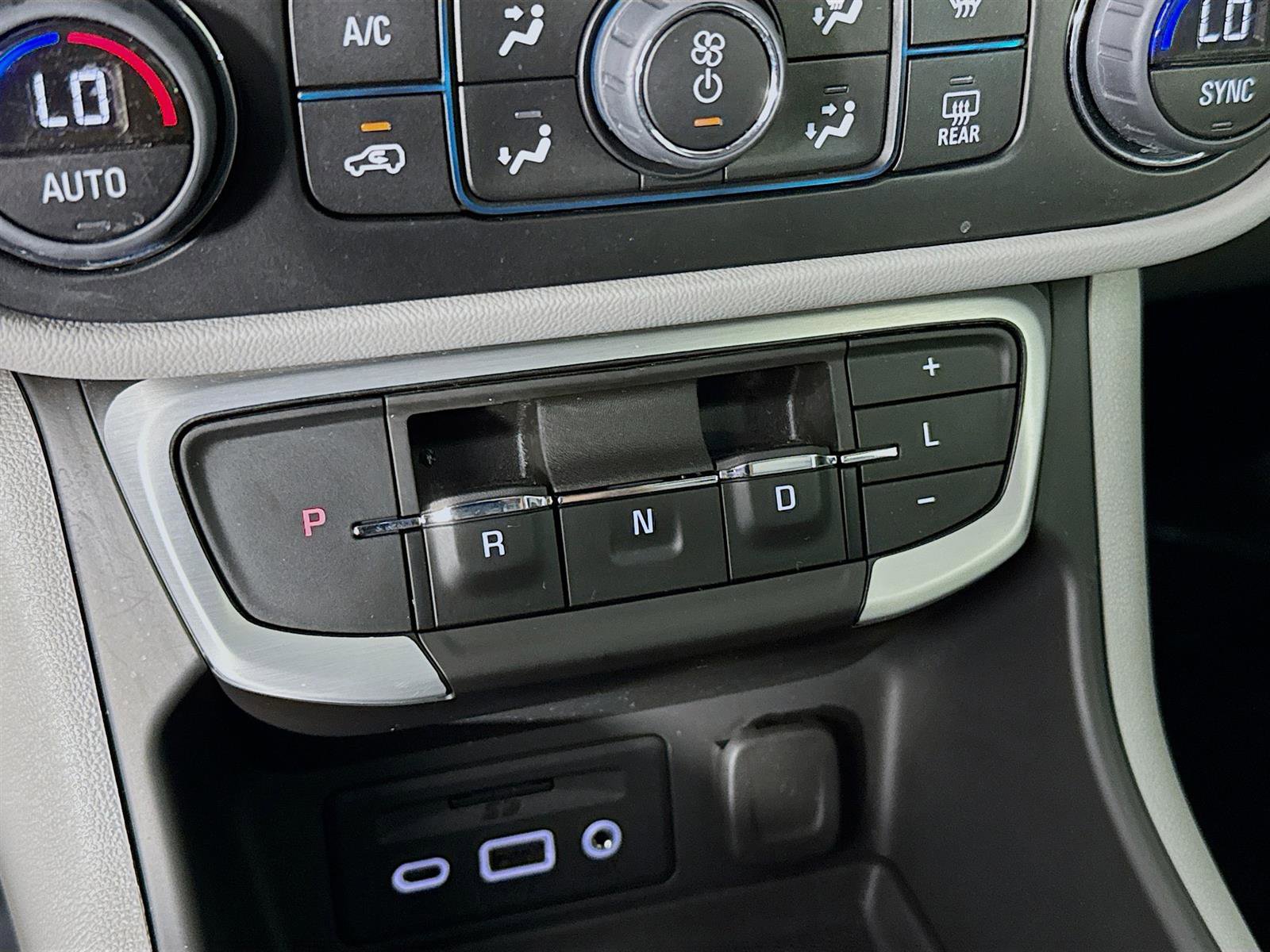 2023 Gmc Terrain SLE photo 18