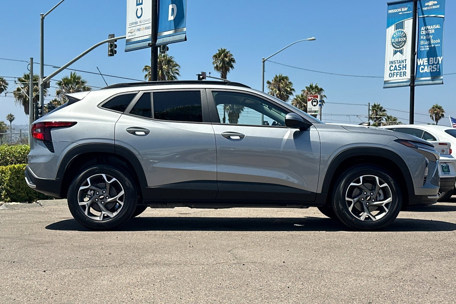 2025 Chevrolet Trax photo 3