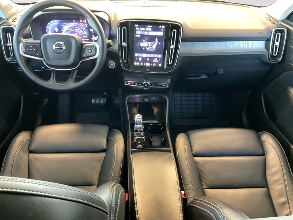 2023 Volvo XC40 AWD Ultimate photo 10