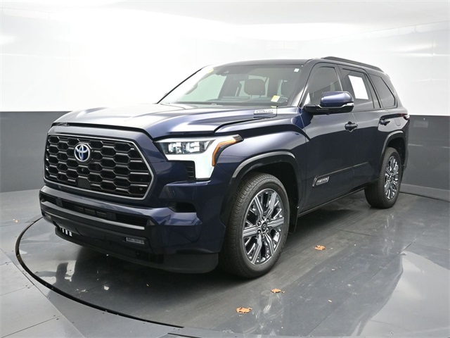 2023 Toyota Sequoia Platinum's photo