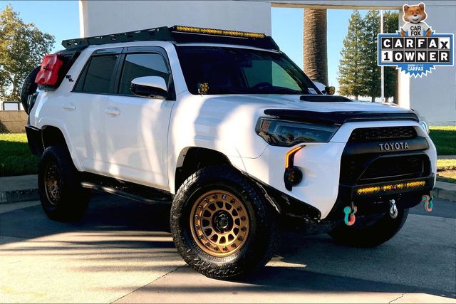 2020 Toyota RAV4 SR5 photo 2