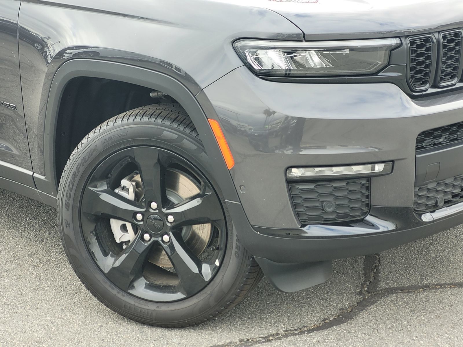 2025 Jeep Grand Cherokee Limited photo 4