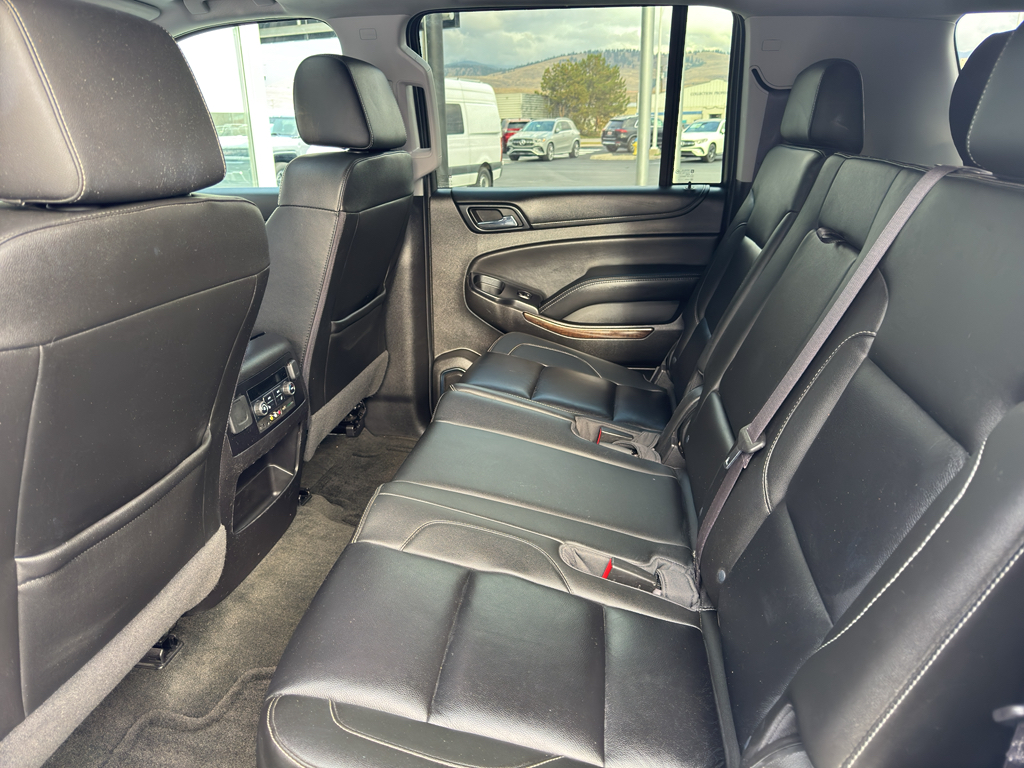 2016 Chevrolet Suburban LT photo 4