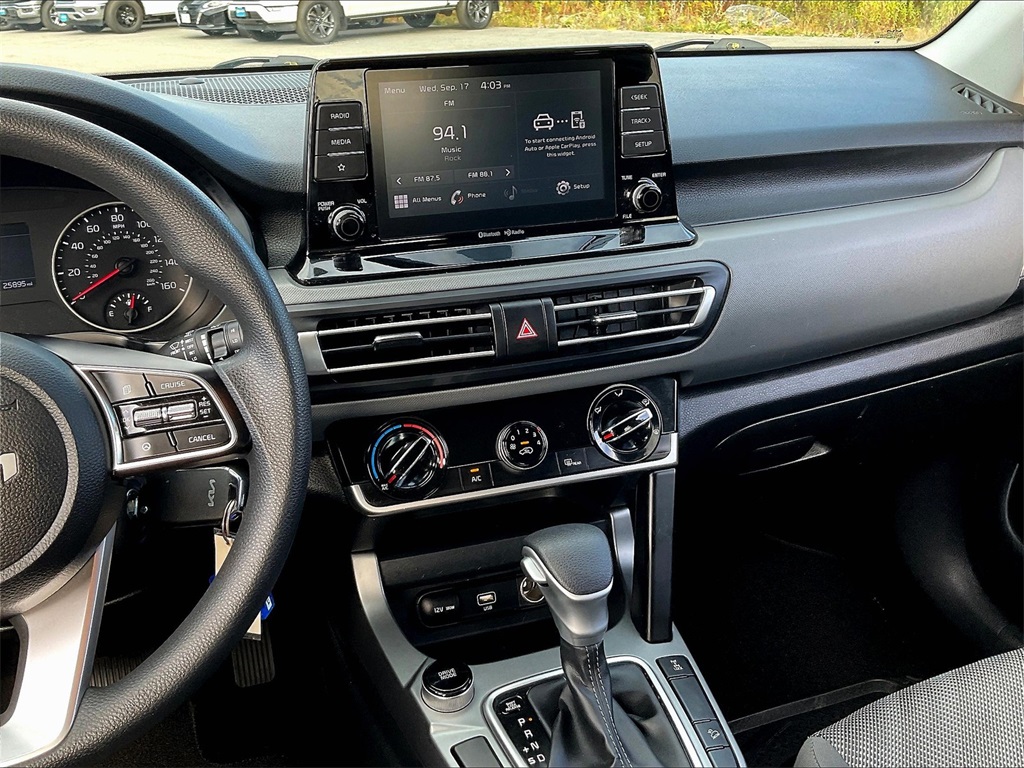 2023 Kia Seltos LX photo 15