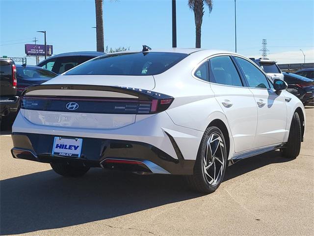 2026 Hyundai Sonata SEL Sport photo 4