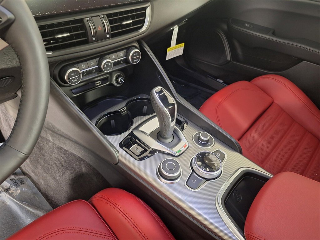 2025 Alfa Romeo Giulia Base photo 22