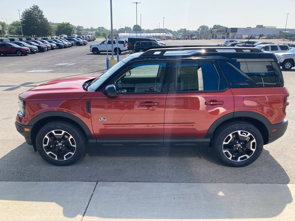 2022 Ford Bronco Sport Outer Banks photo 2