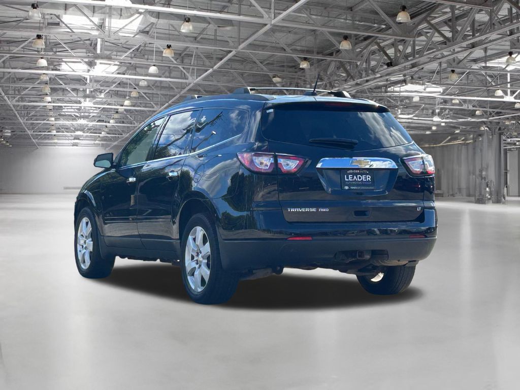 2017 Chevrolet Traverse 1LT photo 4