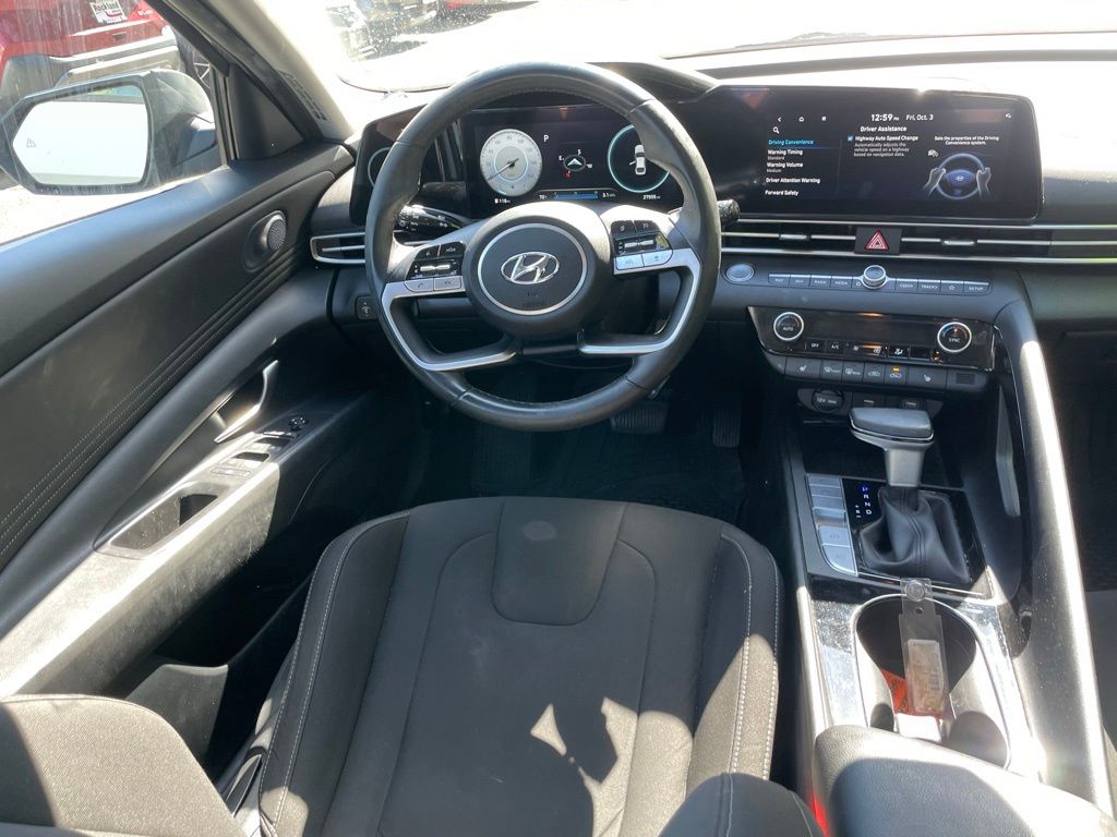 2023 Hyundai Elantra SEL photo 7