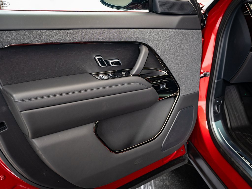 2025 Land Rover Range Rover Sport SE photo 21